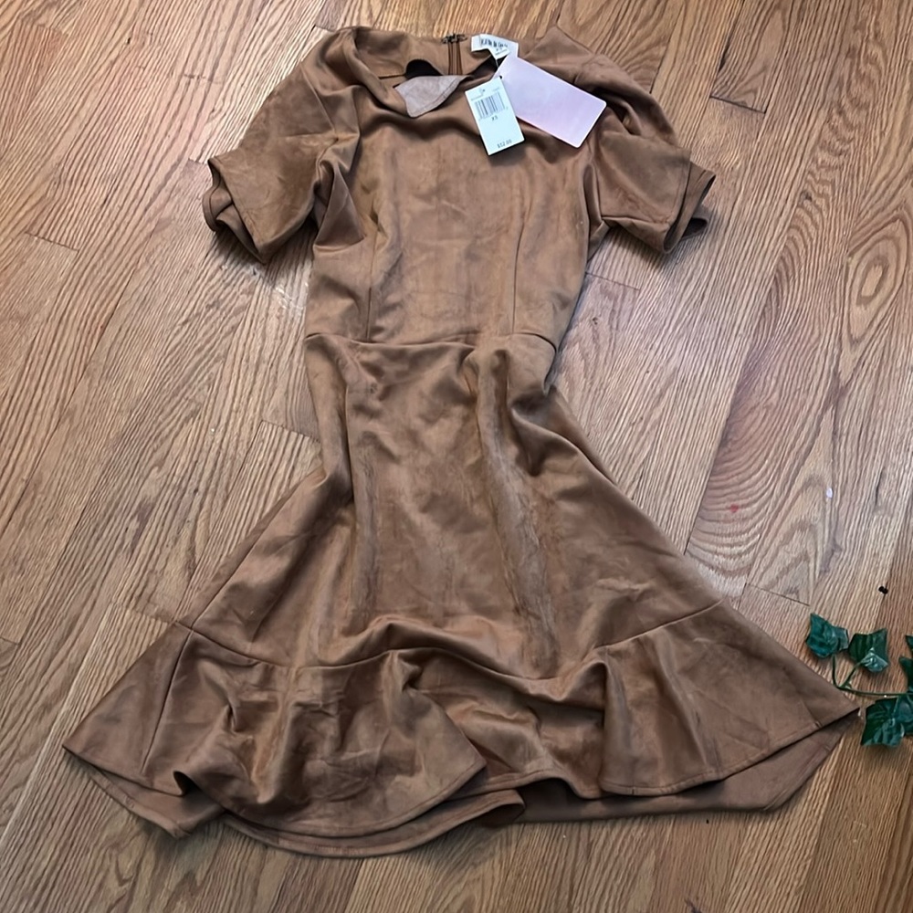 NWT fashion on earth tan/brown dress